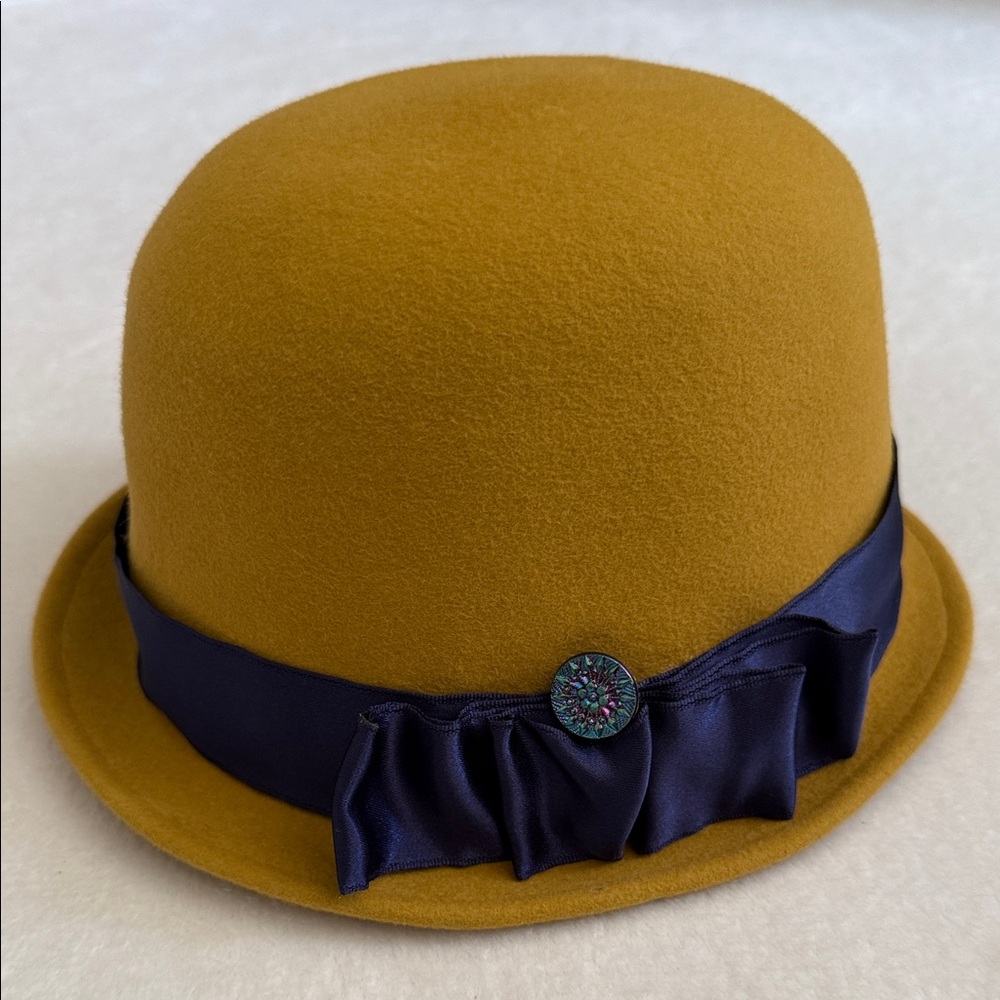 {VTG} Linda Campisano | 90s Wool Felt Cloche Ribbon Trim Hat Mustard Yellow S/M